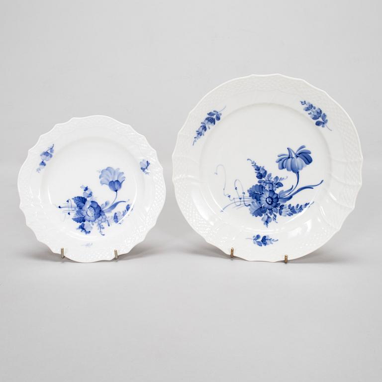 A 66-piece Royal Copenhagen 'Blå Blomst' tableware set, Denmark 1959-61.
