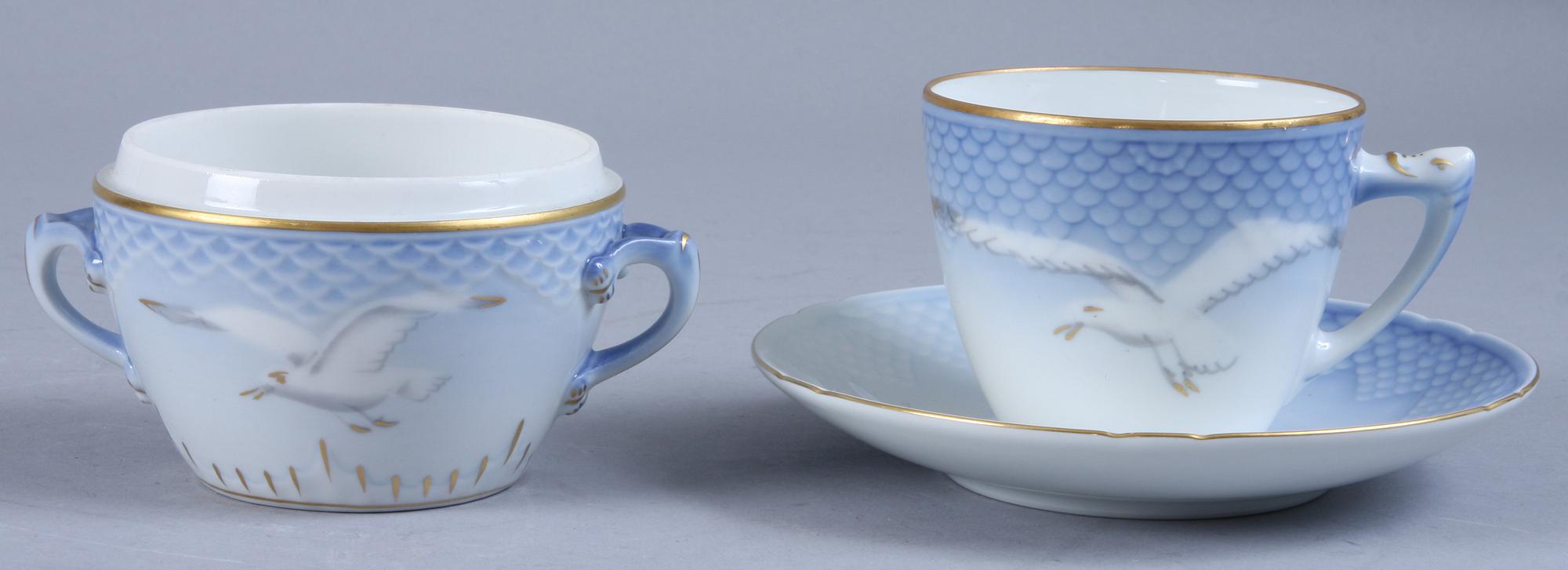 MAT OCH KAFFESERVIS, ca 110, delar "Måsen", porslin, Bing & Gröndahl och Kongl Dansk.