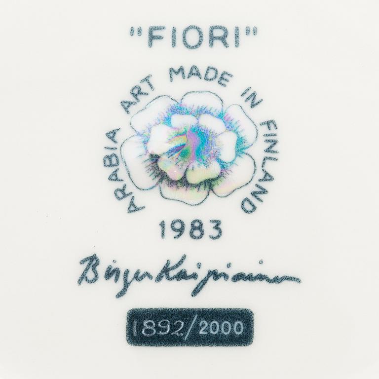 Birger Kaipiainen,  A ceramic Fiori dish, marked "Birger Kaipiainen, Arabia art made in Finland 1983", nr 1892/2000.