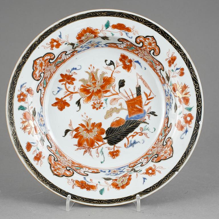 TALLRIKAR 4 st, porslin. Qianlong Kina (1736-1795).