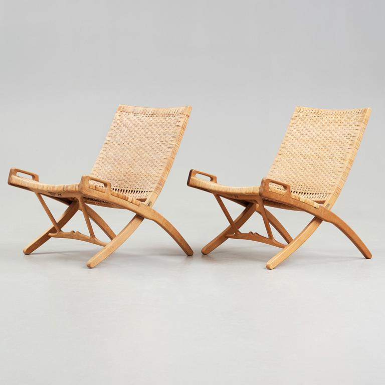 Hans J. Wegner, A pair of Hans J Wegner model 512 oak 'Folding Chairs' executed by Johannes Hansen, Denmark 1950's.