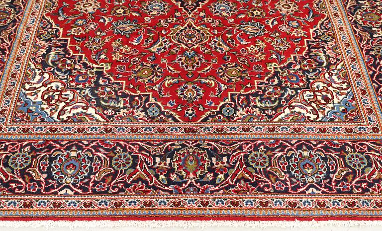 A carpet, Keshan, c. 290 x 202 cm.