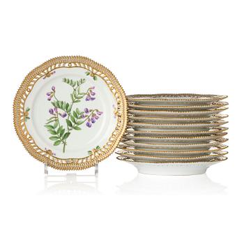 541A. A set of 12 Royal Copenhagen 'Flora Danica' lunch plates, Denmark, 1889-1922.