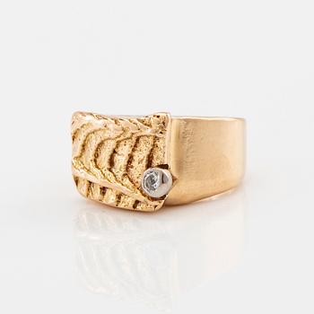 Elon Arenhill, Ring 18K gold with round brilliant-cut diamond, Malmö 1979.