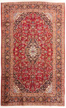 An old Kashan carpet approx 388x270 cm.