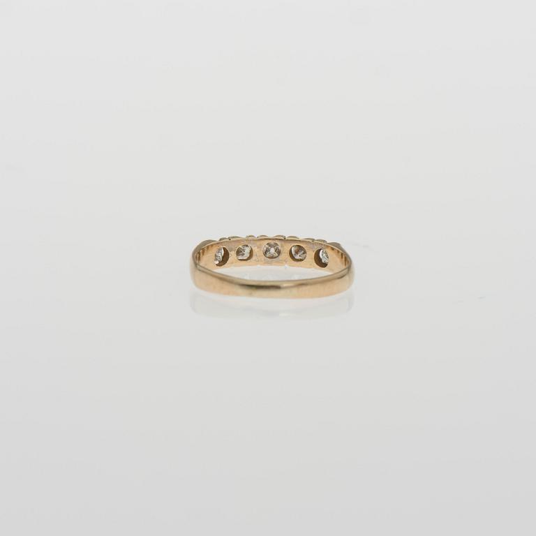 RING, prinsesslipade diamanter, 14K guld. Finska kontrollstämplar 1992.