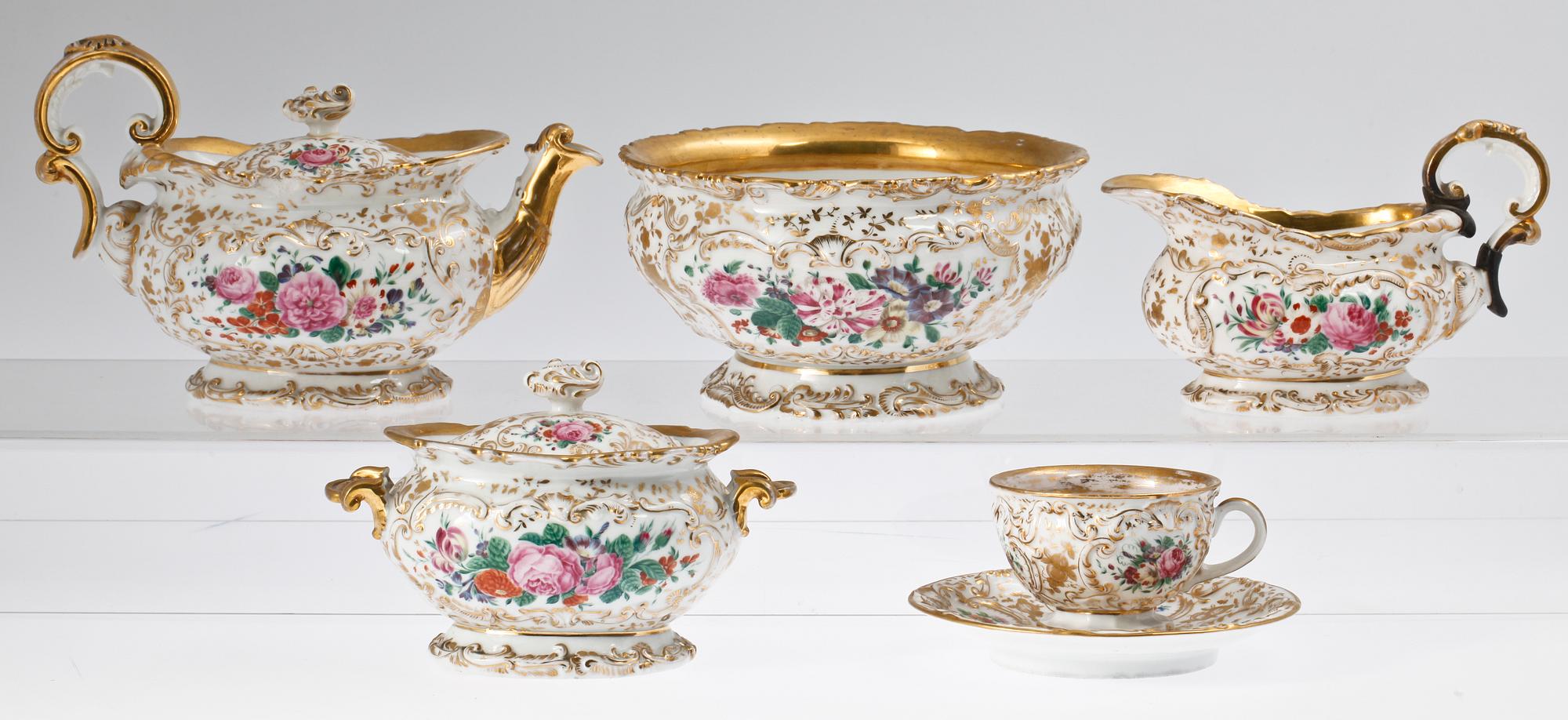 TESERVIS, 15 delar. Nyrokoko. Ryssland. 1800-talets andra hälft.