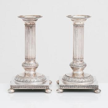 Kynttilänjalkapari, hopeaa, Kultateollisuus, Turku, 1966.