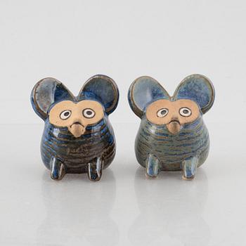 Lisa Larson, figuriner, 2 st, stengods, "Spökmusen" ur serien "Menageri", Gustavsberg.