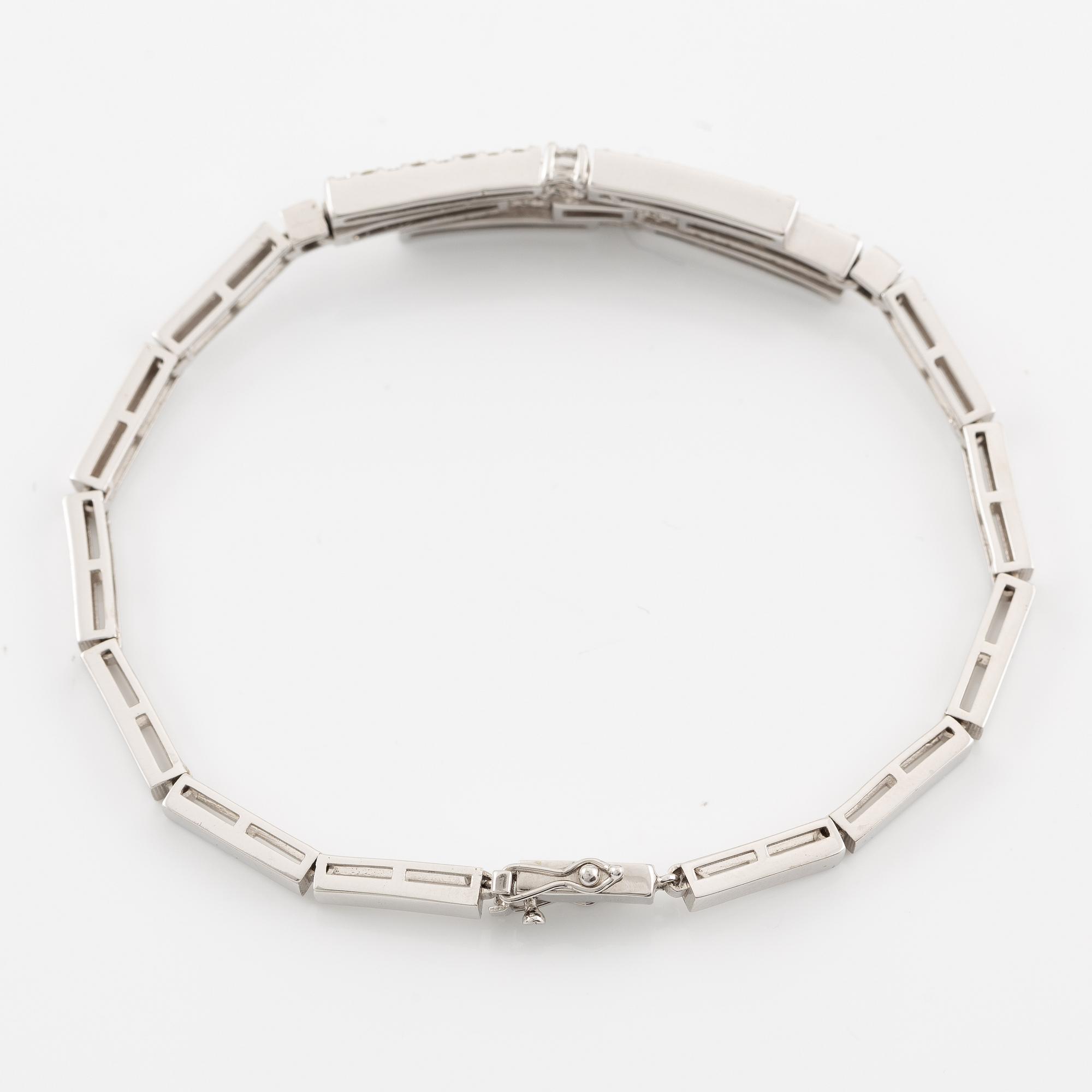 Armband, 18K vitguld med briljantslipade diamanter.