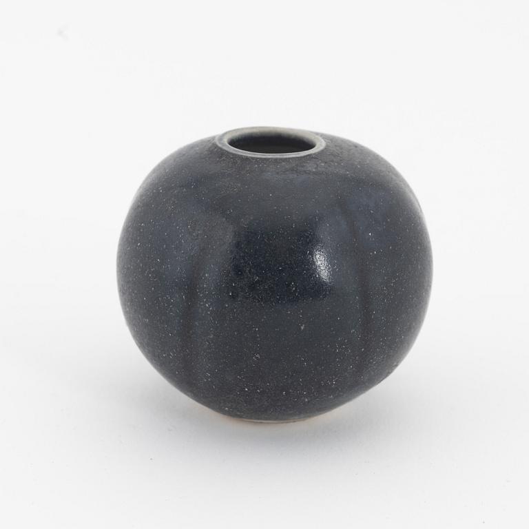 A Vietnamese small ceramic vase, 15th/16th century, "Hoi An".