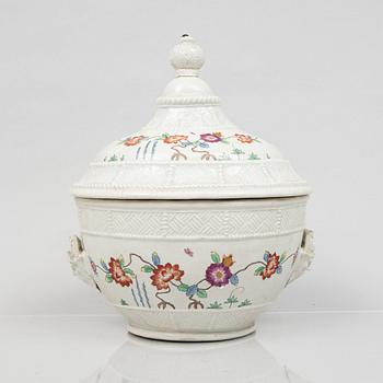Terrin med lock, porslin, England, 1800-talets första hälft. - Bukowskis