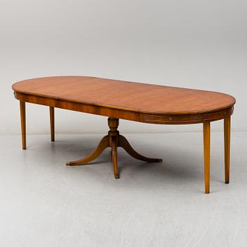 A yew dining table and 8 chairs, second half of the 20th century.