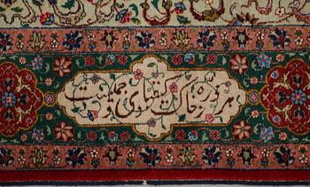 A carpet, semi-antique Tabriz, signed ca 335,5 x 256,5 - 261,5 cm.