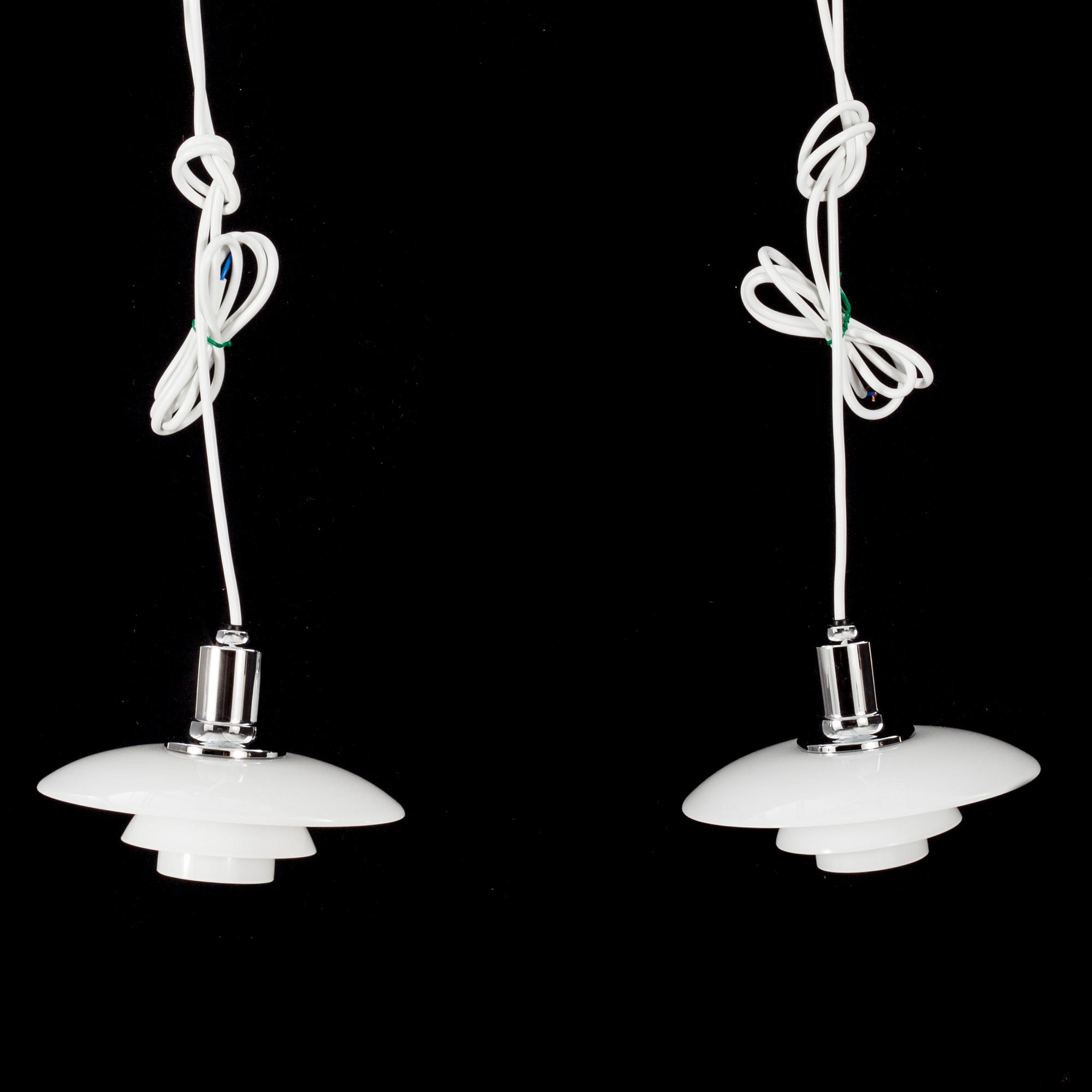 TAKLAMPOR, 2 st, "PH 2/1", Poul Henningsen för Louis Poulsen, Danmark.