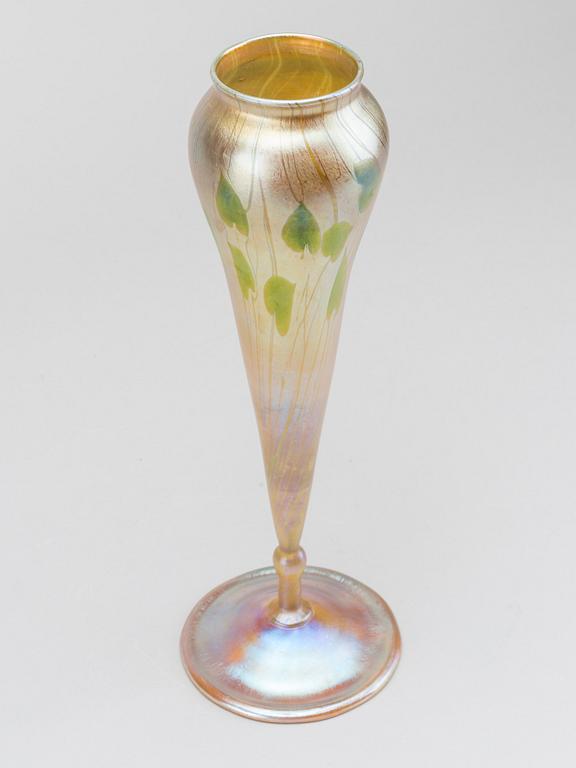 Louis Comfort Tiffany, a Favrile glass vase, U.S.A, 1909.