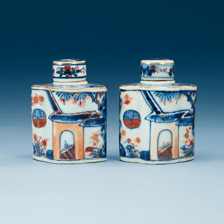 A pair of Imari tea caddies, Qing dynasty, Kangxi (1662-1722).