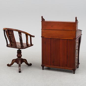 SKRIVPULPET MED UPPSATS SAMT STOL, 1900-talets första hälft.