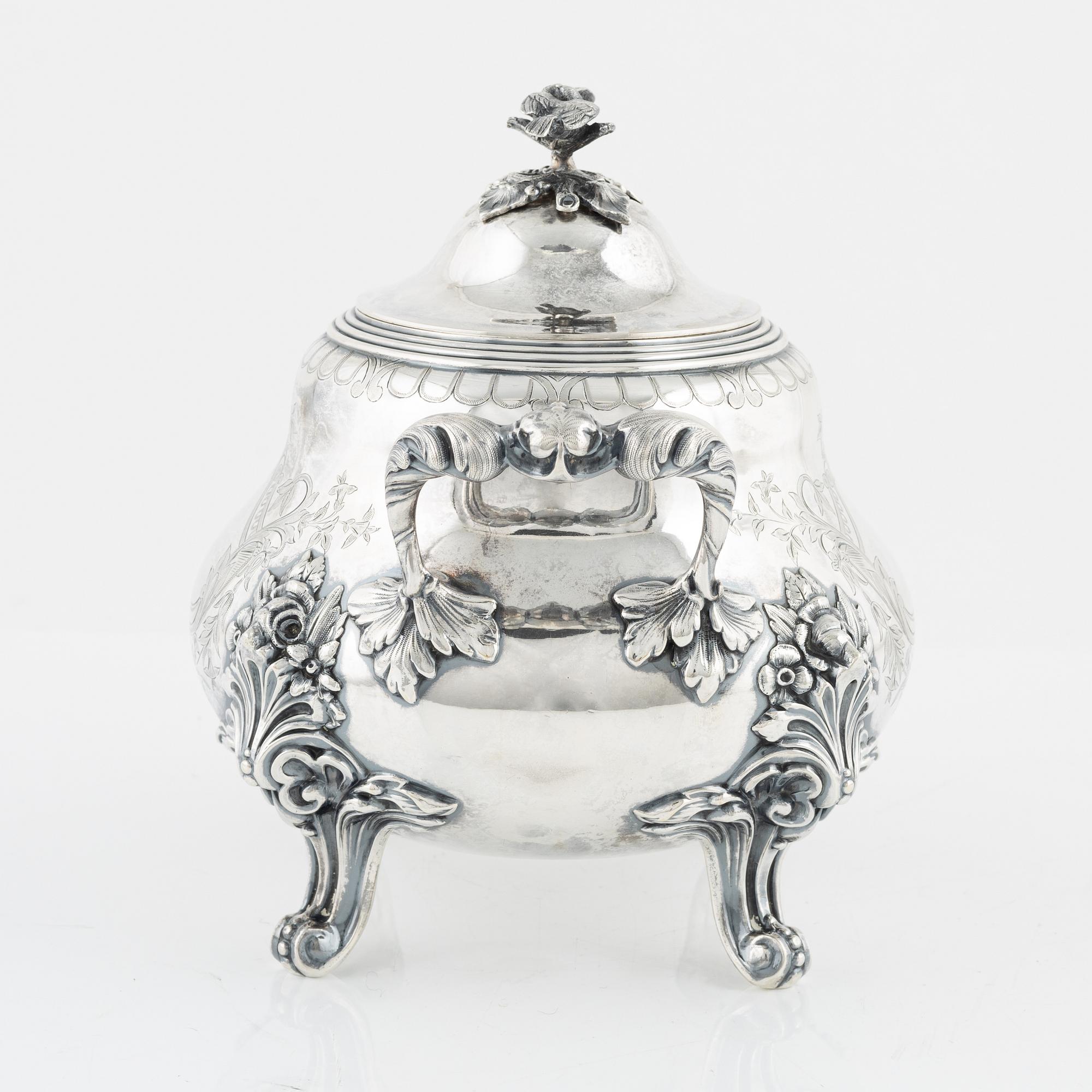 Skål med lock, silver. Lars Larson & Co, Göteborg 1873. Nyrokoko.