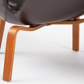 Arne Jacobsen, a pair of "Swan" armchairs, Fritz Hansen, Denmark, 1960s.