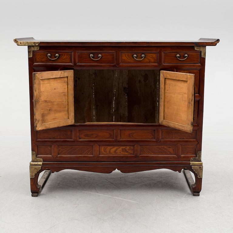 A lacquered wooden 'Mouri jang' headside chest, Korea, Joseon (Yi) dynasty (1392–1910).