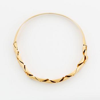 An 18K gold necklace/bracelet combination.