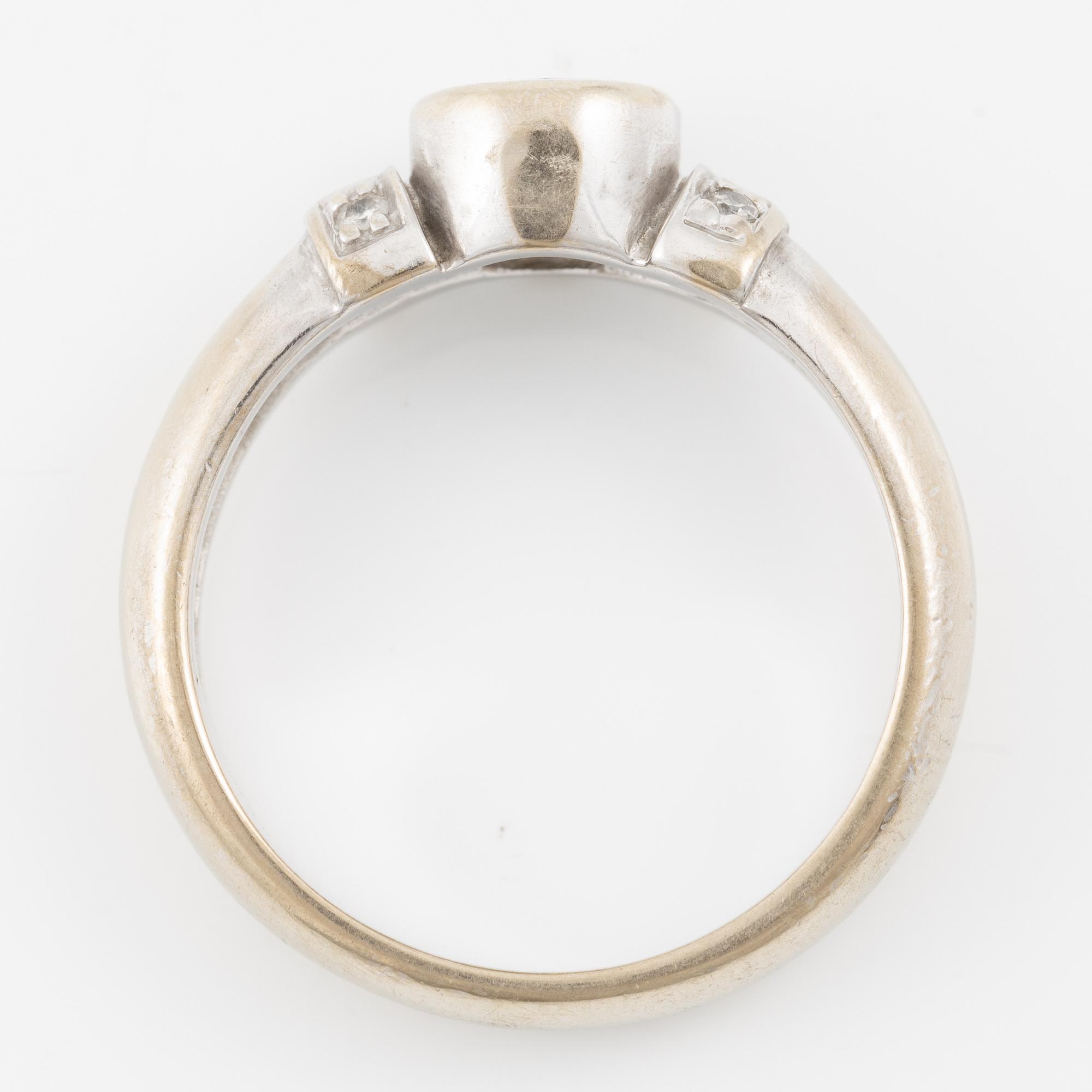 Ring, 18K white gold set with brilliant-cut diamonds.