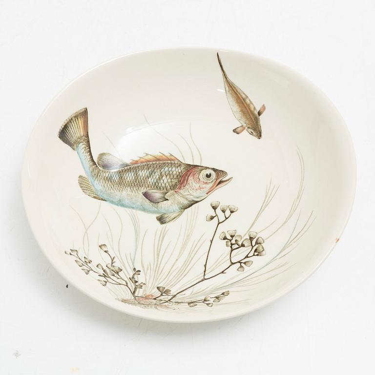 16 pieces of a Johnson Bros 'Fish' service, England.