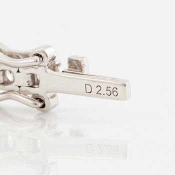Tennis bracelet 18K white gold with brilliant-cut diamonds.