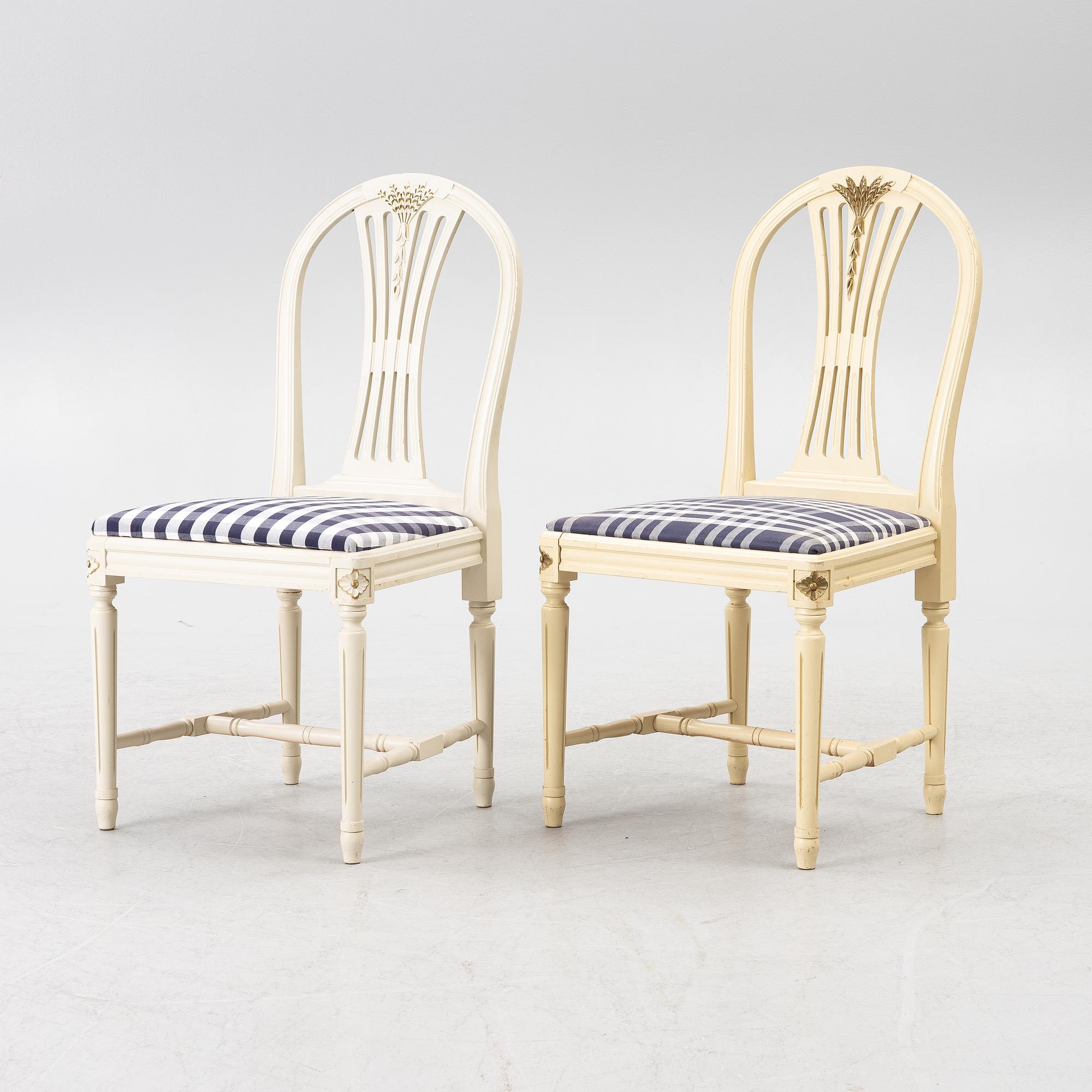 Dining table with 10 chairs, Gustavian style, second half of the 20th century.