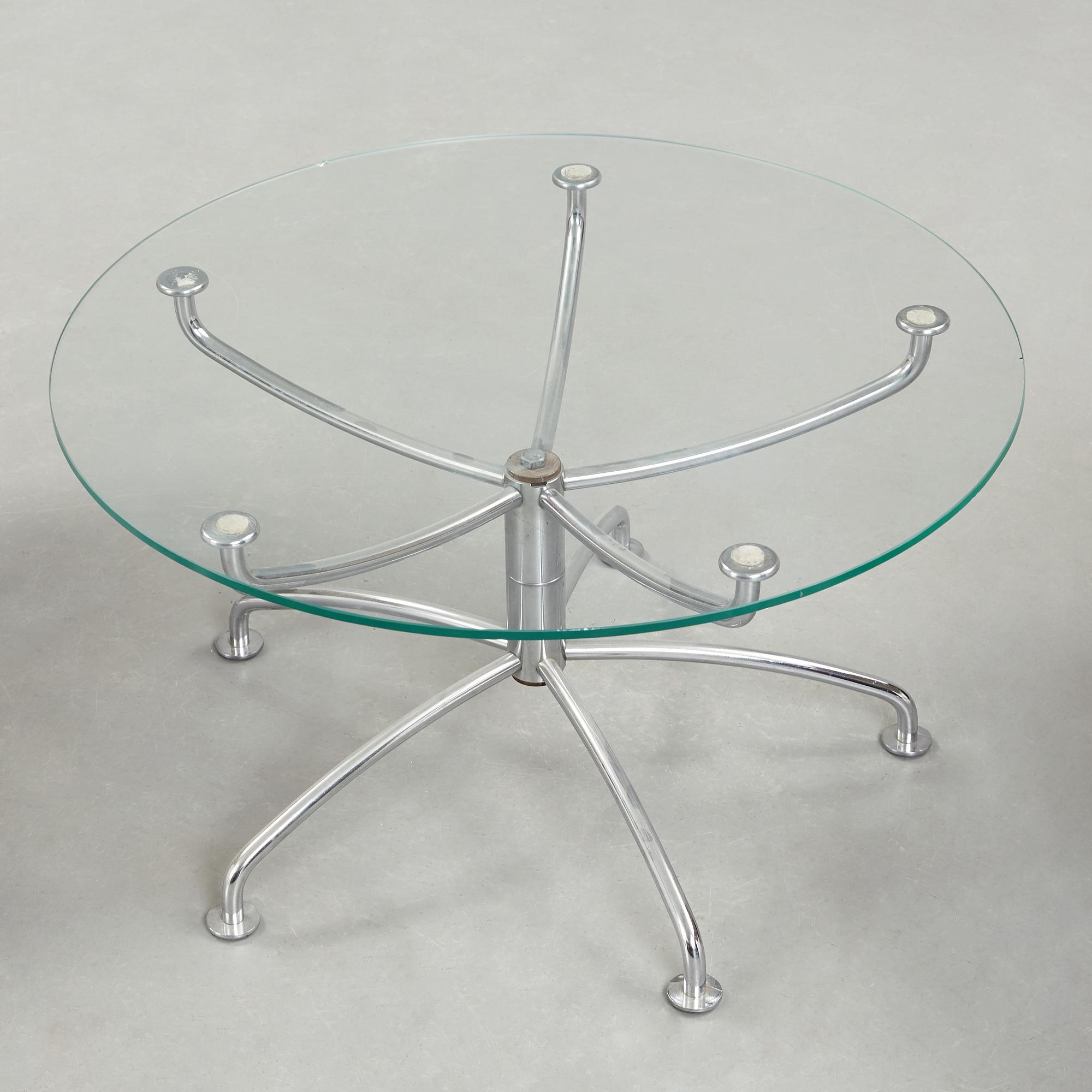 JENS AMUNDSEN, ett par fåtöljer och bord, "SAS Chair Series",  Fritz Hansen, Danmark 1979.