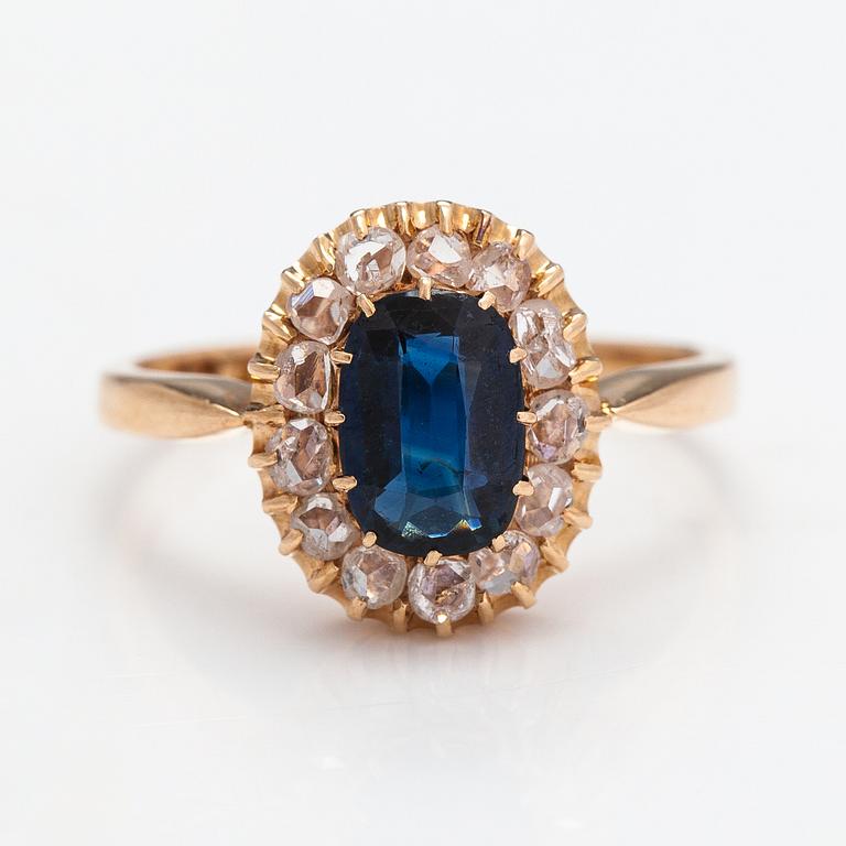 An 18K gold ring with a sapphire and rose-cut diamonds. Esko Raitanen, Helsinki.