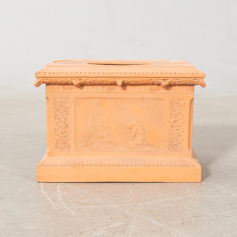 Johan Peter Molin,efter "Bältesspännarna"  L Hjorths terrakottafabrik Bornholm Danmark 1900-talets början.