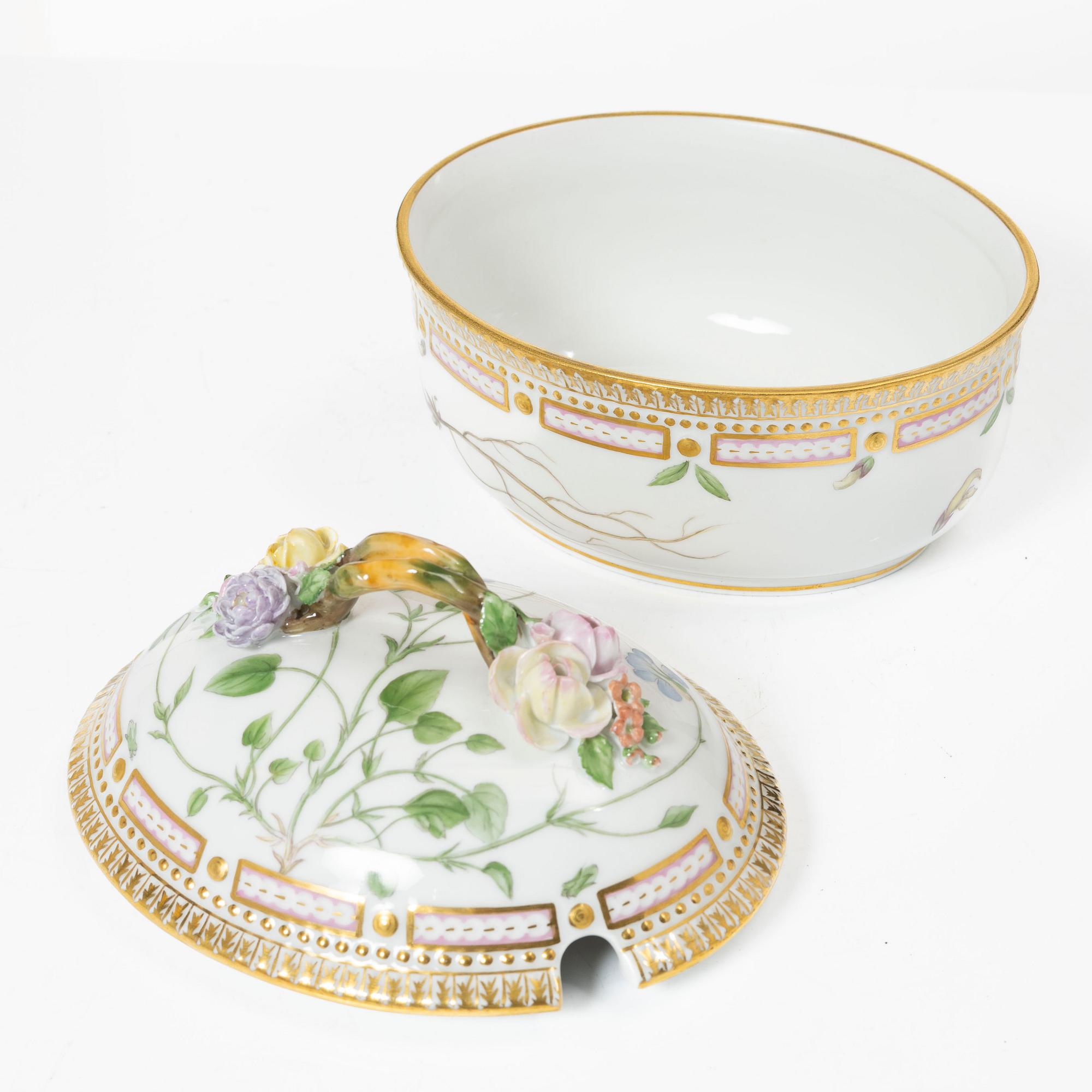 Bonbonjär, porslin, "Flora Danica", Royal Copenhagen, 1955-56.