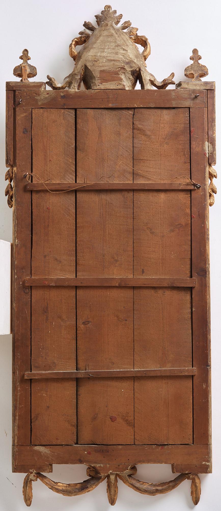 SPEGEL, av Per Westin (bildhuggare och spegelmakare i Stockholm från 1776). Gustaviansk.