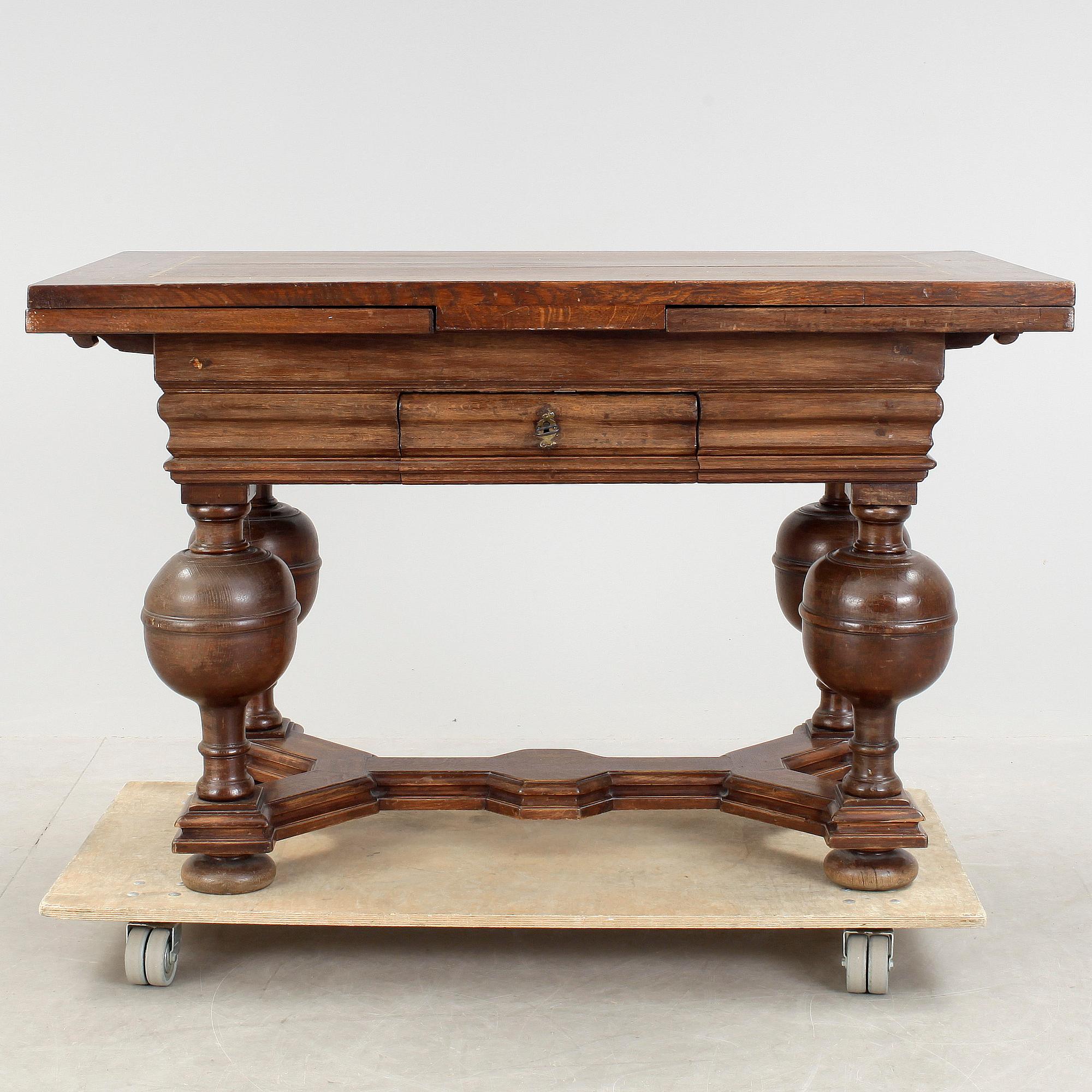 BORD, barockstil, omkring 1900.