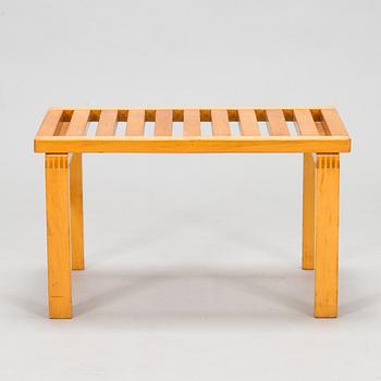 Alvar Aalto, blom-och bagagebänk, modell 106 för O.Y. Huonekalu-ja Rakennustyötehdas A.B. 1940-tal.