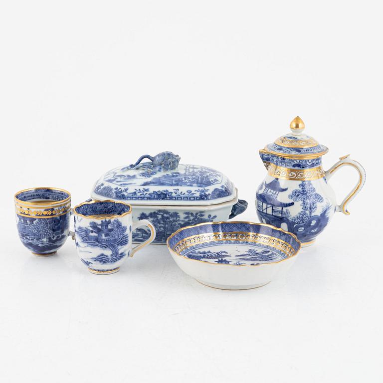 A small Chinese export tureen with cover, two cups, a saucer and a jug with cover, Qing dynasty, 18th century.