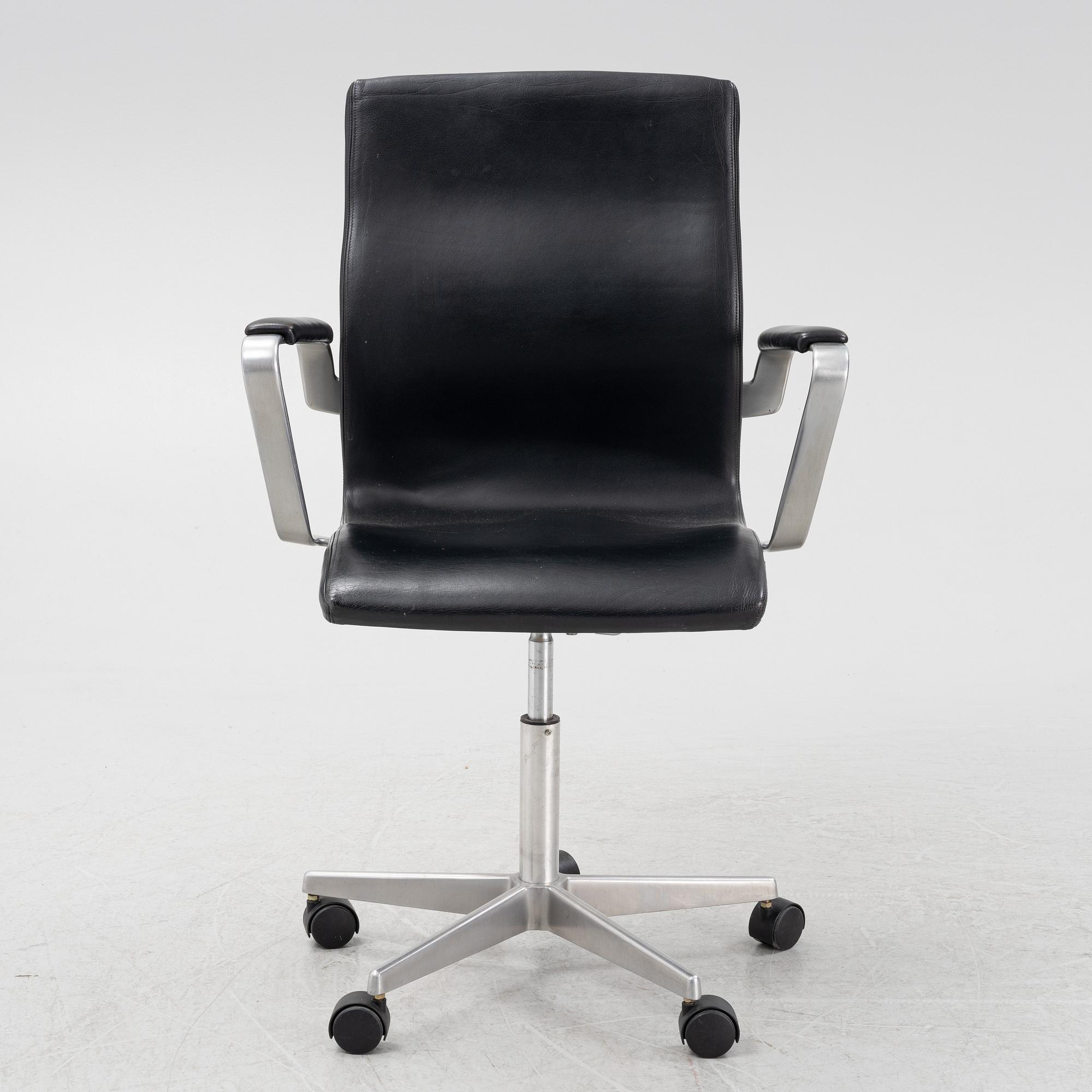Arne Jacobsen, an 'Oxford' swivel chairs, Fritz Hansen, Denmark, 1986.