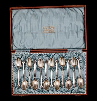 PARTI BESTICK, ca 50 delar, olika modeller, silver, bla Nils Nordlöf i Härnösand. 1800-1900-tal. Totalvikt ca 790 gram.