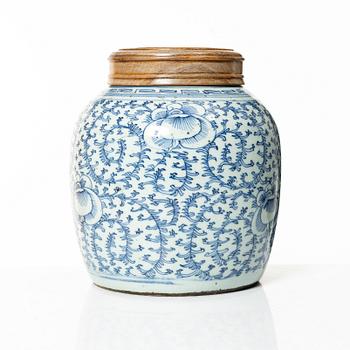 Kruka med lock/bojan, porslin, Kina, Qingdynastin, 1800-tal.