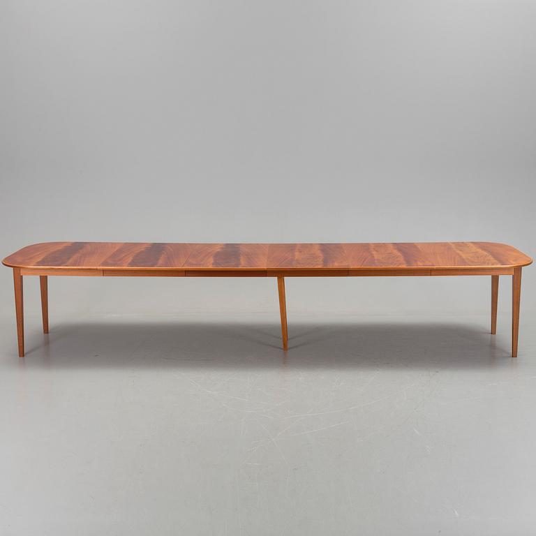 A dining table "Model 947" by Josef Frank, Svenskt Tenn.