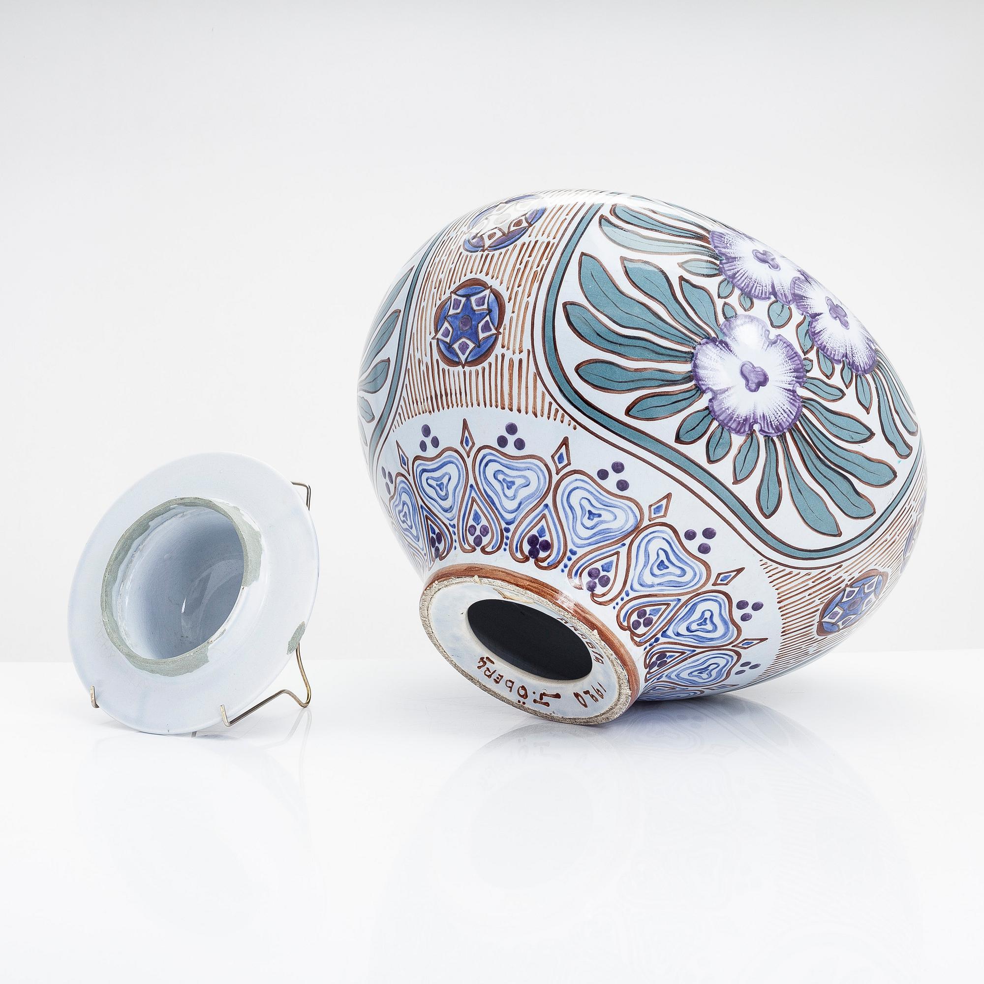 Thure Öberg, A ceramic urn for Arabia, Finland, signed T. Öberg Arabia 1920.