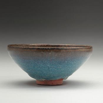 A 'Jun-glazed' bowl, Song/Yuan dynasty.