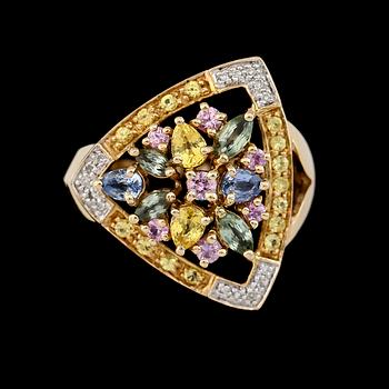 RING, 10K guld, olikfärgade safirer samt diamanter.