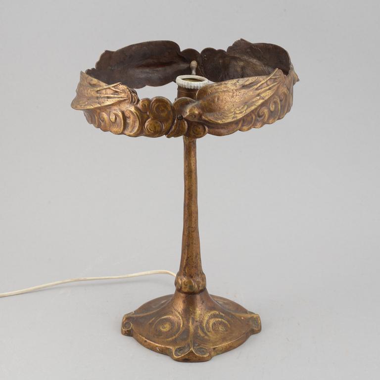 An Art Nouveau table lamp, early 20th century.
