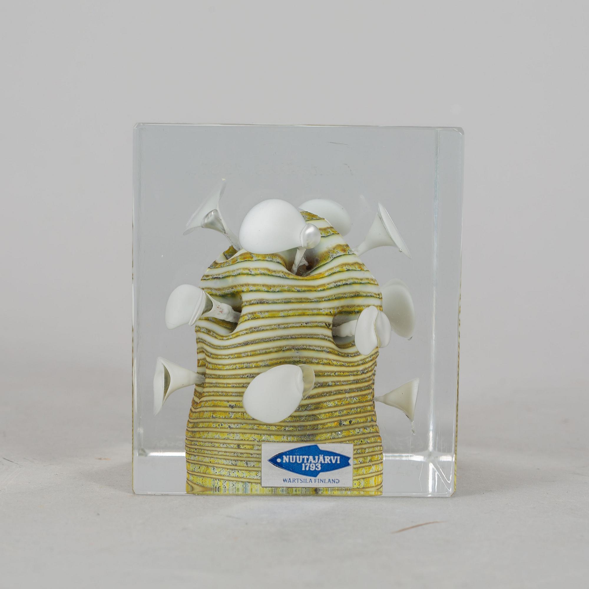 OIVA TOIKKA, a glass cube, Nuutajärvi, Finland 1981, 697/1000.