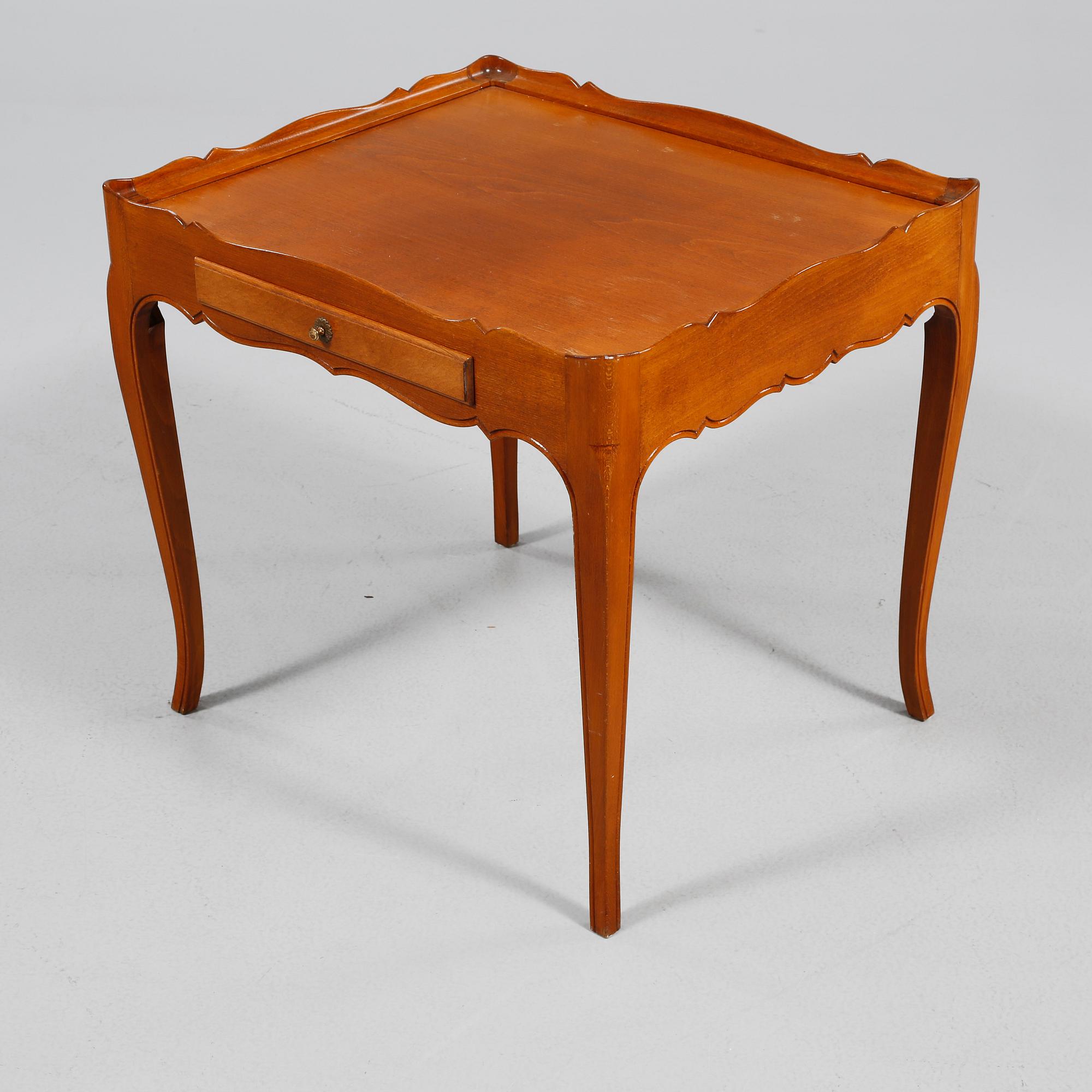 SIDOBORD, mahogny, 1900-talets andra hälft.