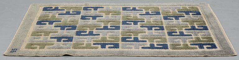 Sigvard Bernadotte, a carpet, knotted pile in relief, ca 179-181,5 x 116,5-119,5 cm, signed SB.