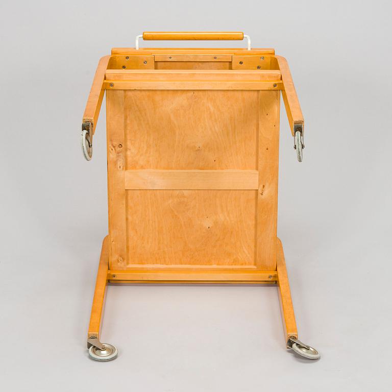 Alvar Aalto, serveringsvagn, modell 99, O.Y. Huonekalu-ja Rakennustyötehdas A.B. 1900-talets mitt.